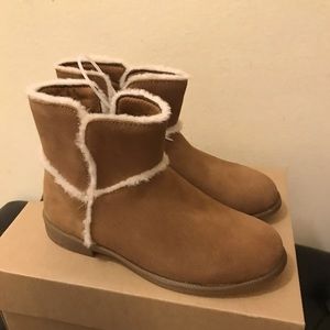 UGG girls boots diode size 13 new chestnut
